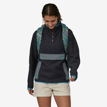Load image into Gallery viewer, Patagonia Fieldsmith Linked Pack 25L - Intertwined Hands: Hemlock Green
