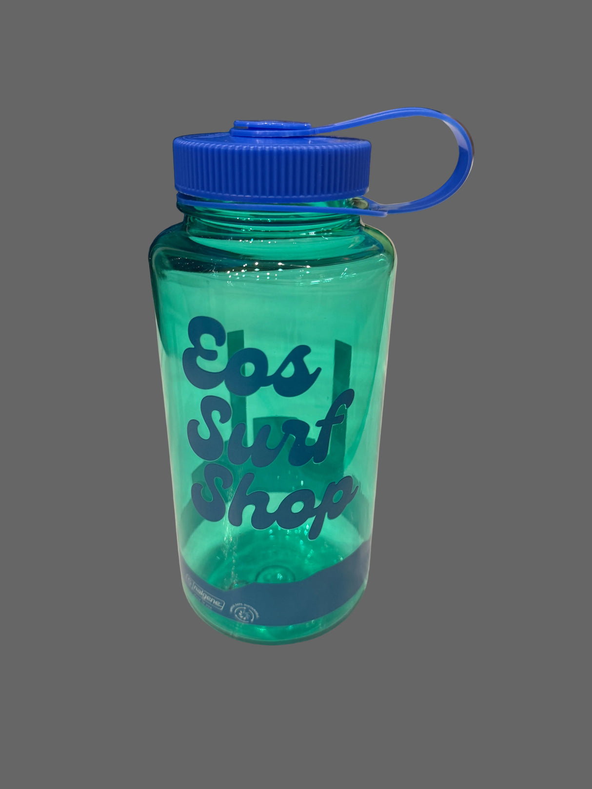 Green water bottle with blue cap and 'Eps Surf Shop' text on a white surface.