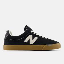 NB Numeric 22 : Black and Gum