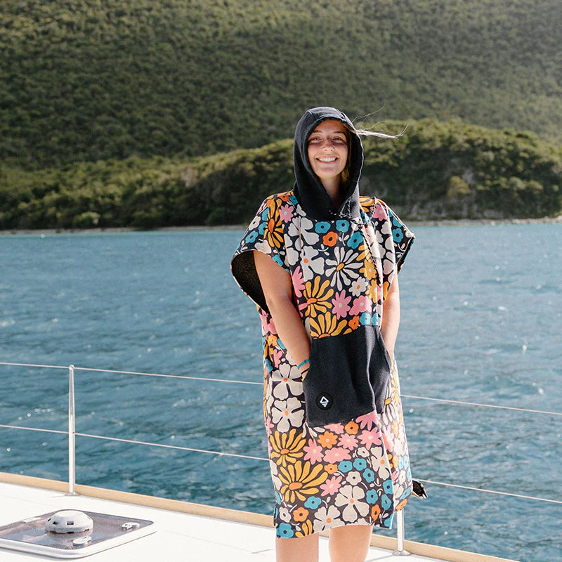 Nomadix Changing Poncho: Hula Multi