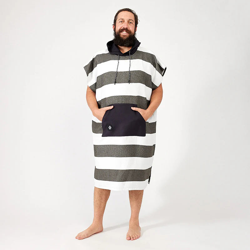 Nomadix Changing Poncho: Stripes Noll Black