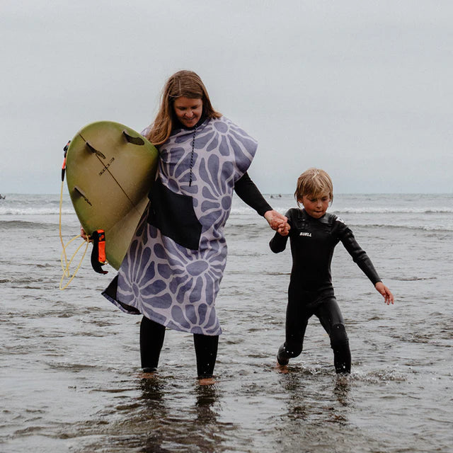 Nomadix Changing Poncho: Lazy Daisy Dusk S/M