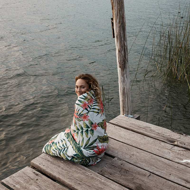Nomadix Puffer Blanket Blanket: Palms Pink